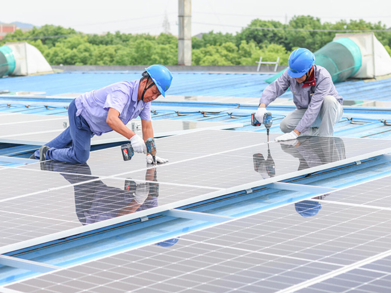 Солнечная установка на крыше мощностью 735 кВт в Японии