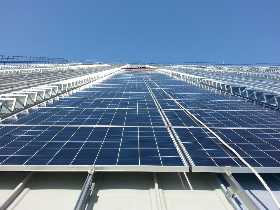 Потенциал солнечной энергии на крыше склада в Великобритании